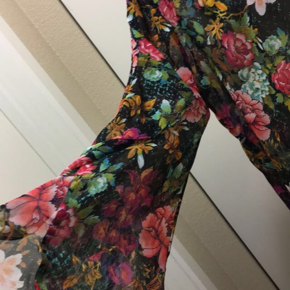 Blouses - Picture 3 of 4